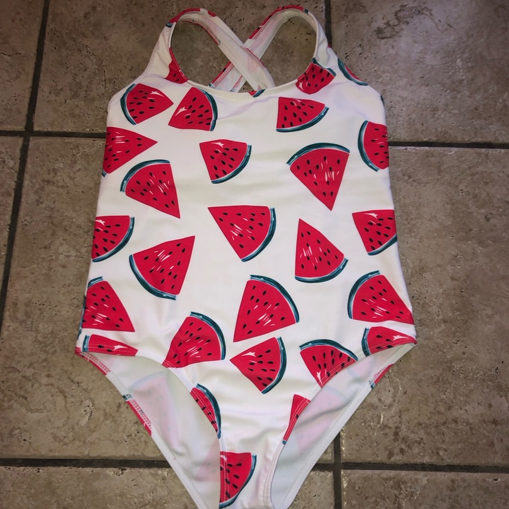 Only been worn 2-3 times I didn’t like the pattern on me. Selling old clothes